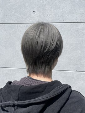 ザ アクネ 岡崎竜美丘店(THE ACNE) ★メンズ，ウルフカット，ハイトーン，シルバーグレー