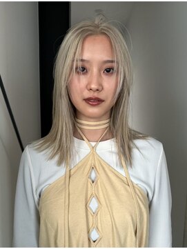 シアター(CIARTOR) ブロンドカラーデザイン×ストレートスタイル