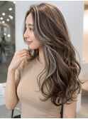 白髪ぼかしハイライト×立体感ロング