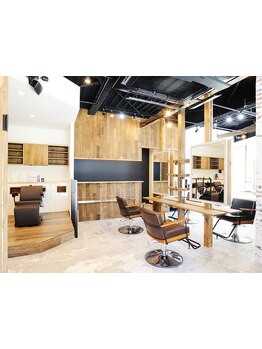 カット+カラー\5720☆リーズナブルで通いやすい！なのにハイクオリティー☆ウッド調の落ち着く店内で施術。