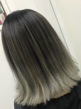 ココンフワット (Coconfouato) アッシュグレーバレイヤージュ