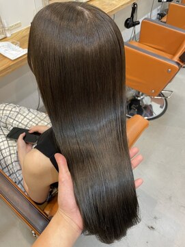 ネイヴィル(navile) ブリーチなしのオリーブグレージュ