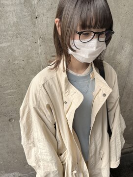 ラビリンス(Labyrinth) 顔周りのレイヤーがかわいいウルフカット×グラデーションカラー