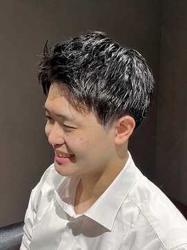 ビーダンディー(Bee dandy) ビジカジ 黒髪ツーブロックショート かき上げアップバング