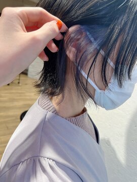 エヌプラス(N+) ボブウルフ　イヤリングカラー コバルトブルー