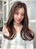 20代に人気！顔周りの後れ毛がかわいいシャギーレイヤーロング