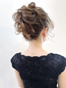 ヘアセット&メイク専門店 カスミ(Kasumi) ポニーテール風アップ