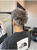 メンズハイライト　メンズハイトーン　ブリーチカラー　刈り上げ