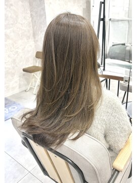 毛先軽やかレイヤーカット×オリーブブラウン