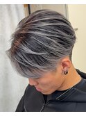 ホワイトシルバーアッシュバレイヤージュツーブロセンターパート