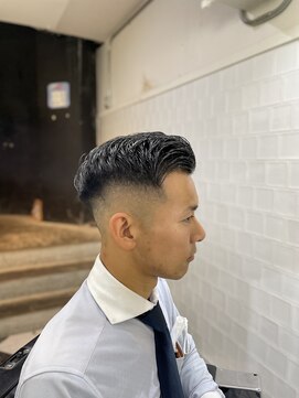 メリケンバーバーショップ フクオカ(MERICAN BARBERSHOP FUK) かきあげナチュラルフェードパーマビジネス