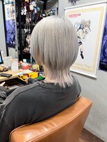 ヲタクに美容室は難しい。 ウルフカット×ホワイトシルバー