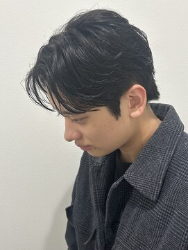 ヒュイル バイ ニアウ(Hwyl by Niau) メンズマッシュセンターパートスパイラルパーマニュアンスパーマ