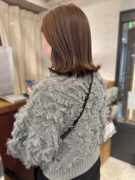 アトリエ(atelier.) ブリーチなし　ダブルカラー　外ハネ　ミルクティーベージュ