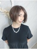 前下がりボブ＋明るめアッシュ＋極細ハイライト