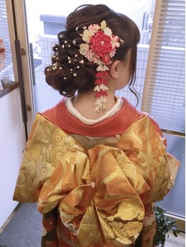 大切な日を華やかに彩る着付けとヘアセットはお任せください！崩れにくく、心地よい着付けで特別な瞬間を☆