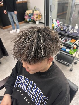 イーラ アメ村店(era) メンズパーマホワイトメッシュ縦落ちツイスパマッシュ