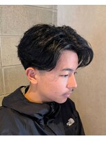 ワンワンオー バーバーショップ コンチネンタル(@110 BARBER SHOP continental)&nbsp;韓国風コンマヘア海外風センターパートミドルフェード