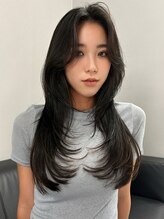 《幅広い世代に人気のレイヤーカットスタイル》お客様の魅力を引き出す、そのヘアデザインをご紹介致します