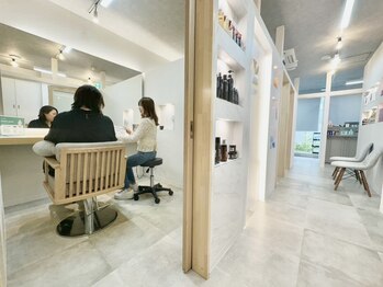 WOODE ECLART 髪質改善 全席個室サロン 大宮駅東口店 【11月OPEN（予定）】の写真/【全席個室・マンツーマン】カウンセリングから仕上げまで、一人のスタイリストが担当