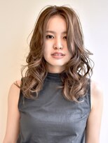 ヘアーリゾートテラス(hair resort terrasse)&nbsp;大人かわいい抜け感ベージュカラーセンターパートふわミディ長尾