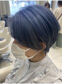 ブルー系カラー×ショート×センターパート