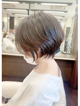 アッシュ 横浜西口店(Ash) 前下がり大人ショート