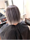 バレイヤージュ外ハネボブホワイトカラーグレージュカラー渋谷