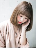 まろやかベージュ 内巻きボブ ぱっつん前髪