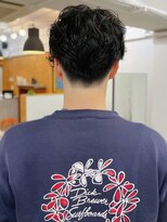 センターパート波巻きマッシュパーマツーブロック刈り上げ２