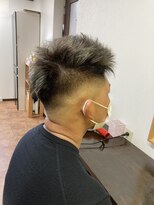 ジールアンドニコ(Zeal & nico.)&nbsp;スキンフェードカット、ハイライトカラー