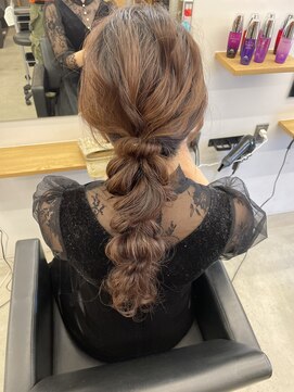 アールヘアー(R hair) 編みおろしヘアアレンジ
