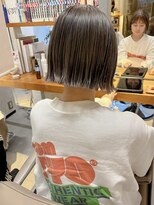 ハク アトリエ(HaKU atelier)&nbsp;切りっぱなしぱつっとミニボブ×透明感ラベンダーグレージュ