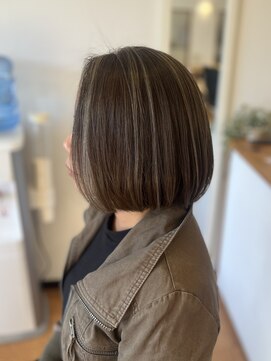 ヘアーコンセプト(HAIR CONCEPT) 白髪ぼかしハイライト×切りっぱなしボブ