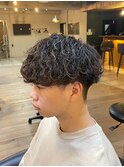 束感細かめ　波巻きパーマ