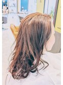 動きのあるミディアムレイヤー巻き髪ヘア♪