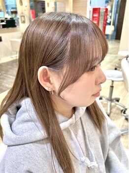 ドール 阪急高槻(DOLL)の写真/【カット+顔周り似合わせ縮毛矯正¥12000】「顔まわりひとつで、毎朝の鏡の前がハッピーに」をプロが提案◎