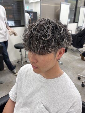 ハイセンス セカンド(HISENSE second) ホワイトハイライト×シャドウパーマ【TAIKI】