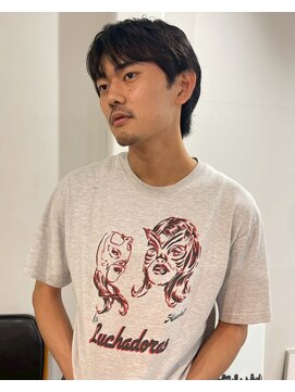 黒髪マッシュセンターパートリクルートメンズヘア