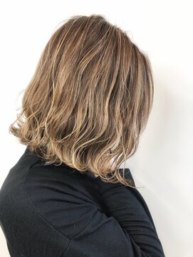 バズ ビー(BUZZ Bee) 【梅田】ハイライトカラー×ミルクティーベージュ