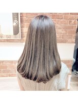 赤みがない透明感プラチナアイスグレージュ