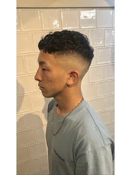 メリケンバーバーショップ フクオカ(MERICAN BARBERSHOP FUK) かき上げヘアショートレイアーくせ毛風パーマコンマヘア81