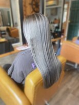 トルチェ(toRtue)&nbsp;ダークグレー、ホワイトシルバー　シャドールーツ　ロング