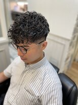 ミリオンバックス 上野(Million Bucks)&nbsp;波巻きパーマツイストスパイラルパーマツーブロック　フェード