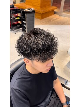 クオンヒール 堺筋本町店(QUON HEAL) スペインカール/スパイキーショート/フェザーパーマ/刈り上げ