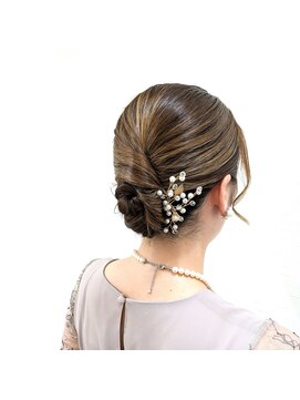 横濱ハイカラ美容院(haikara美容院) タイトヘア　シニョン