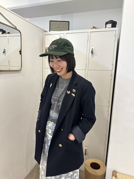 エイチ 梅田(H) アンブレラカラーアッシュグレーベリーショート切りっぱなしボブ