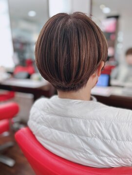 カラーズアンドロッソ(Colors&Rosso) マッシュショート。