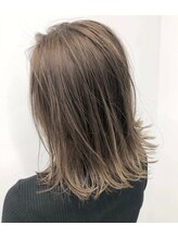 白髪は『隠す』から『活かす』時代へ。脱白髪染めで上品に魅せる技術力！外見ー7歳を実現します♪