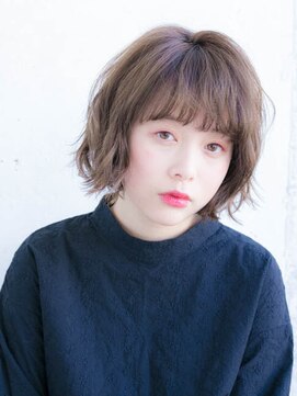 ルティア(Lutia) エアリーショート グレージュ